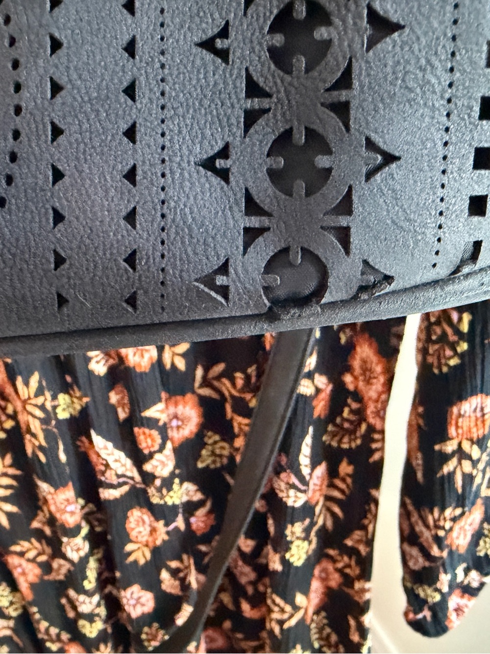 Gorgeous free people Logan vegan laser cut tote - Picture 8 of 12